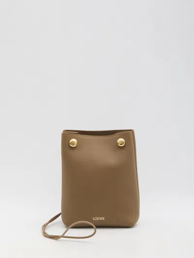 Loewe Pebble Clutch In Brown