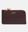 Loewe Pebble Leather Card Holder In Burgundy