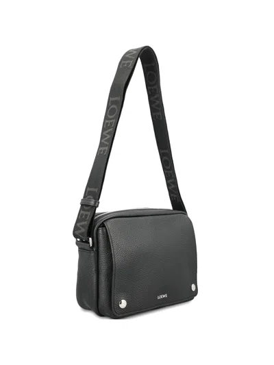 Loewe Pebble Messenger Medium Shoulder Bag For Men In Black