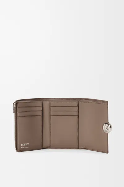 Loewe Pebble Small Vertical Wallet In Ostrich For Woman In Brown