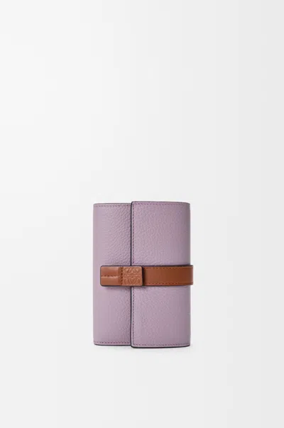 Loewe Petit Portefeuille Vertical En Cuir Grainé Souple Pour Femme In Purple