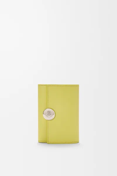 Loewe Petit Portefeuille Vertical Pebble En Cuir Nappa Brillant Pour Femme In Green