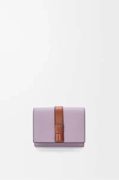 Loewe Portefeuille À Trois Volets En Cuir Grainé Souple Pour Femme In Pink