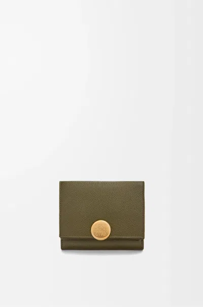 Loewe Portefeuille À Trois Volets Pebble En Cuir Grainé Pour Femme In Gray