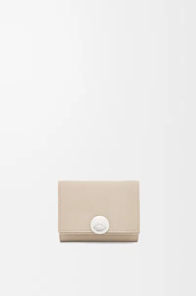 Loewe Portefeuille À Trois Volets Pebble En Cuir Grainé Pour Femme In Gray