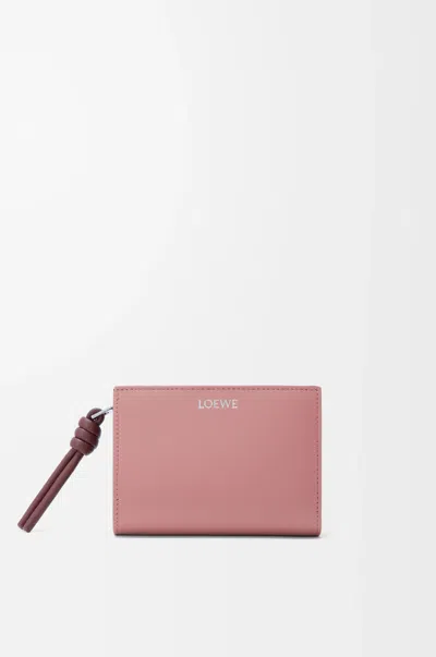 Loewe Portefeuille Compact Knot En Cuir Nappa Brillant Pour Femme In Purple