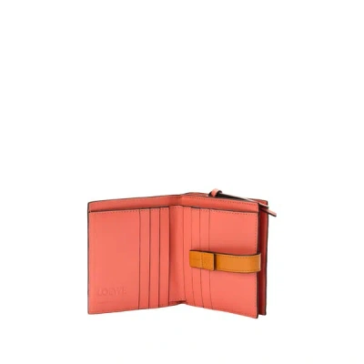 Loewe Portefeuille Compact Zippé En Cuir De Veau Souple Grainé In Sand