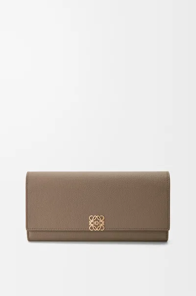 Loewe Portefeuille Continental Anagram En Cuir Grainé Pour Femme In Brown