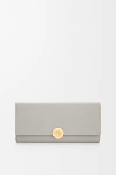 Loewe Portefeuille Continental Pebble En Cuir Nappa Brillant Pour Femme In Gray