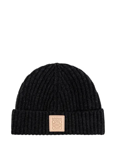 Loewe Ribbed Logo-patch Beanie Hat In Black