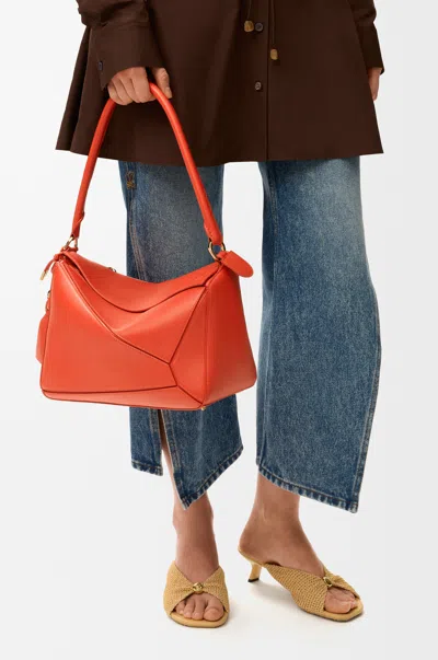 Loewe Medium Puzzle Featherlight Bag In Nappa Lambskin For Woman In Orange