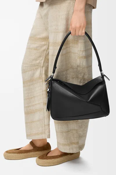 Loewe Medium Puzzle Featherlight Bag In Nappa Lambskin For Woman In Black