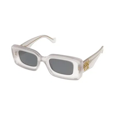 Loewe Smoke Mirror Rectangular Ladies Sunglasses Lw40101i 25c 46 In White