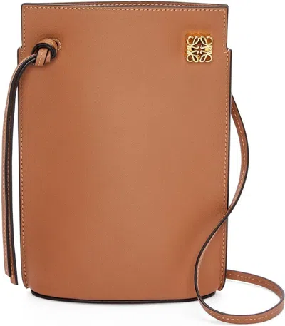 Loewe Logo-plaque Leather Crossbody Bag In Brown
