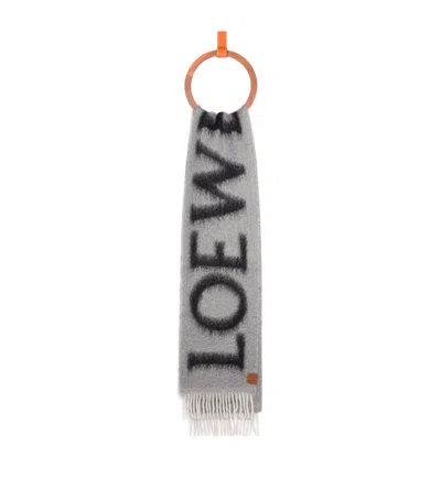 Loewe Wool-blend Logo Scarf In Gray