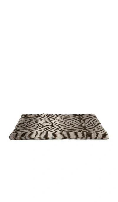 Lola Blankets Pet Pad 반려동물 패드 In Animal Print