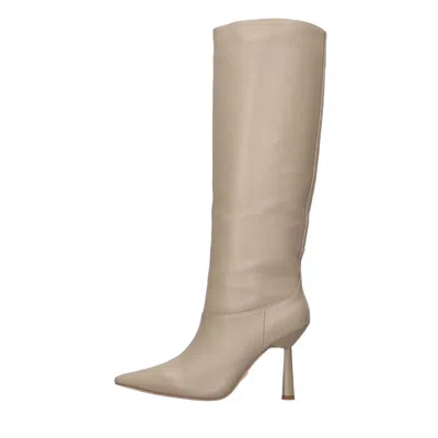 Lola Cruz Boots Beige In Beige Chari
