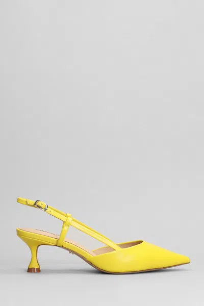 Lola Cruz Carmen 55 Pumps In Yellow Leather