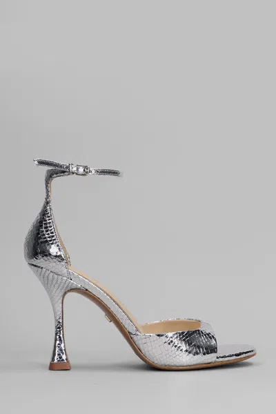 Lola Cruz Kumala 95 Sandals In Silver Leather