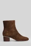 Lola Cruz Low Heels Ankle Boots In Brown