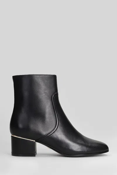 Lola Cruz Low Heels Ankle Boots In Black Leather