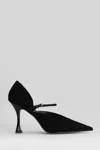 Lola Cruz Pumps In Black Suede In Black