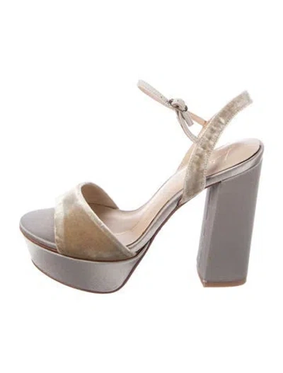 Pre-owned Lola Cruz Velvet Colorblock Pattern Slingback Sandals In Gray