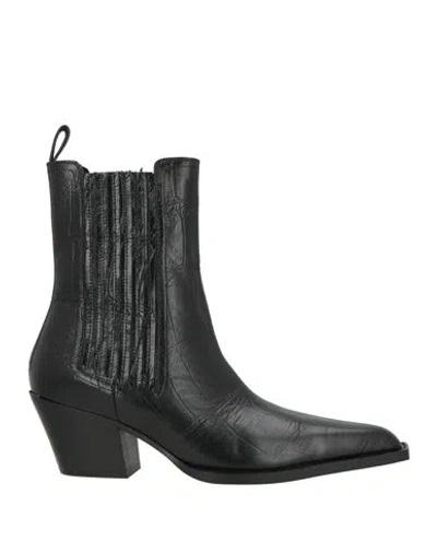 Lola Cruz Woman Ankle Boots Black Size 10 Leather