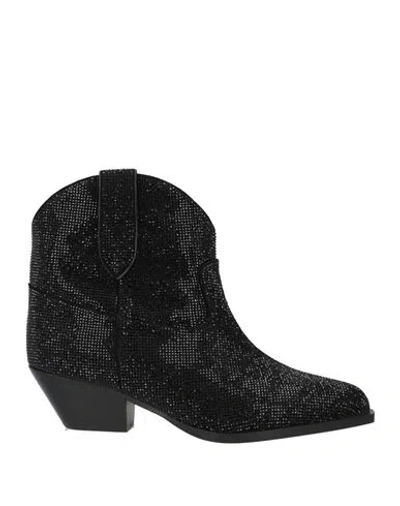 Lola Cruz Woman Ankle Boots Black Size 7 Leather