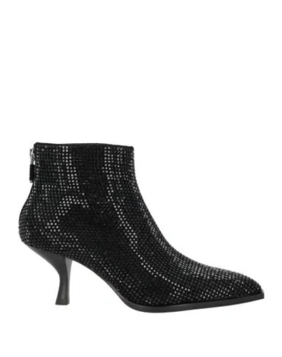 Lola Cruz Woman Ankle Boots Black Size 8 Leather