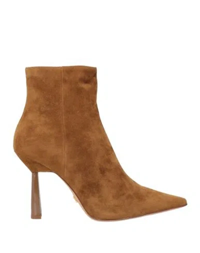 Lola Cruz Woman Ankle Boots Camel Size 8 Leather In Beige