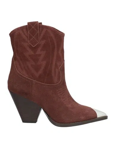 Lola Cruz Woman Ankle Boots Cocoa Size 6 Leather In Brown