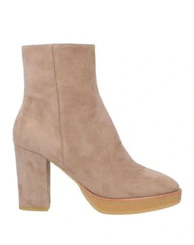 Lola Cruz Woman Ankle Boots Light Brown Size 9 Leather In Beige