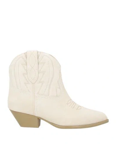 Lola Cruz Woman Ankle Boots Off White Size 8 Leather
