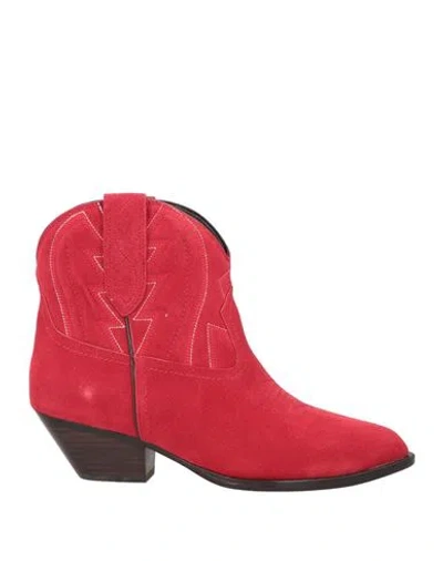 Lola Cruz Woman Ankle Boots Red Size 8 Leather