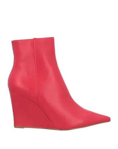 Lola Cruz Woman Ankle Boots Red Size 8 Leather