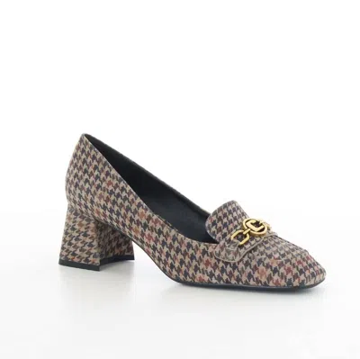 Lola Cruz Women's Chanty Pump In Beige