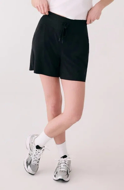 Lole Momentum Shorts In Black