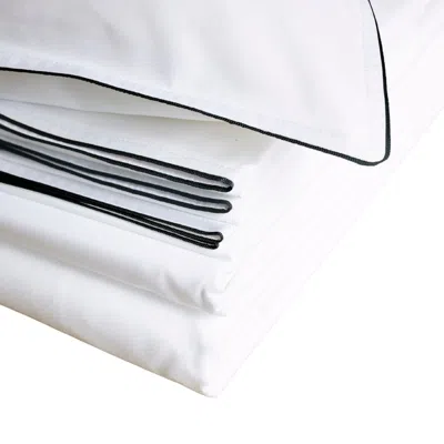 London & Avalon White / Blue Heritage King Duvet Cover - White With Navy Trim In White/blue