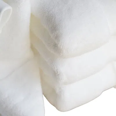 London & Avalon White Signature Luxurious & Fluffy Bath Towel