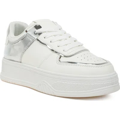 London Rag Scouts Sneaker In White
