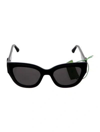Pre-owned Longchamp Cat-eye Tinted Sunglasses In Black