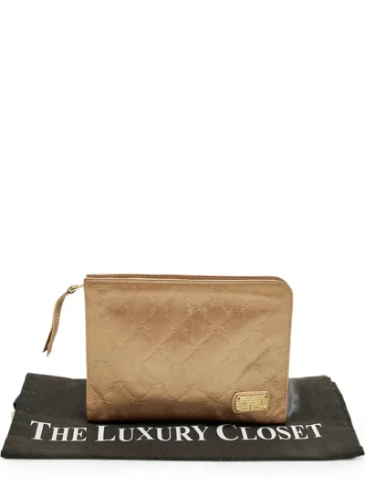 Pre-owned Longchamp Logo Quilted Clutch Bag In Neutral