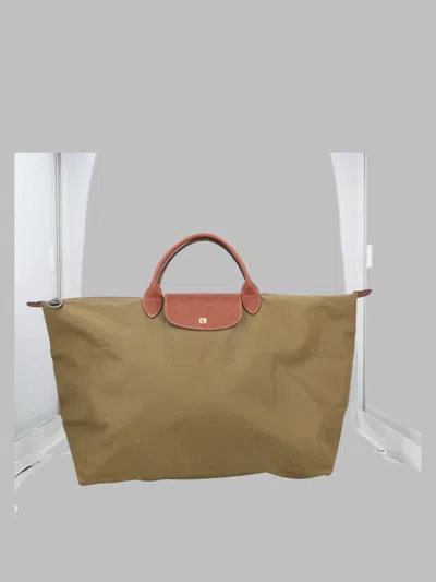 Longchamp Sleek Leather Shoulder Bag In Green
