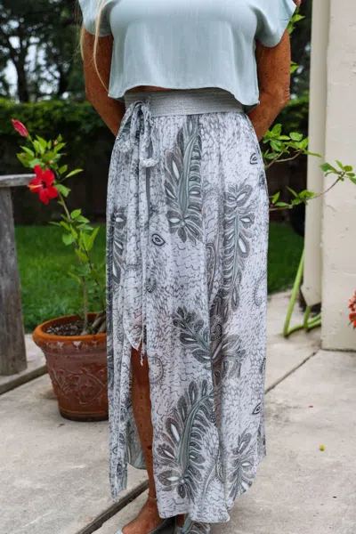 Look Mode Usa Palm Leaf Print Long Skirt In Light Grey In Silver