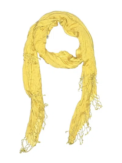 Pre-owned Look Scarf In Yellow