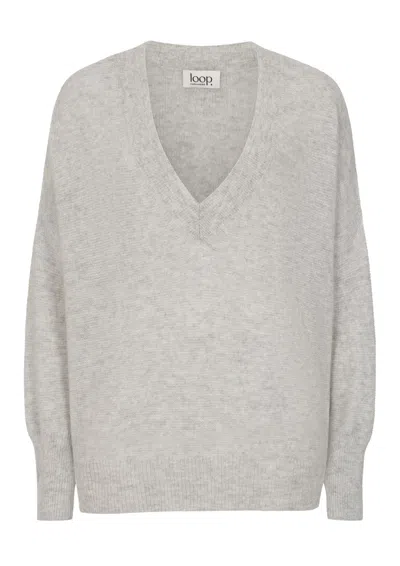 Loop Cashmere Women's Relaxed Lofty V Neck Sweater In Foggy Grey In Gray