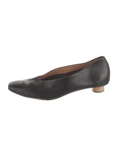 Pre-owned Loq Leather Flats In Black