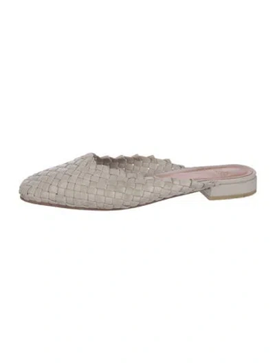 Pre-owned Loq Leather Patterned Mules In White