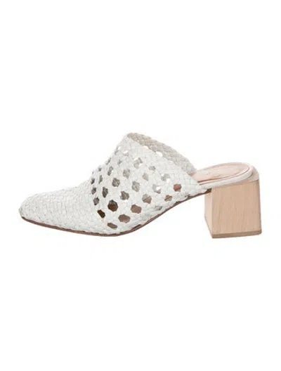 Pre-owned Loq Leather Patterned Mules In White